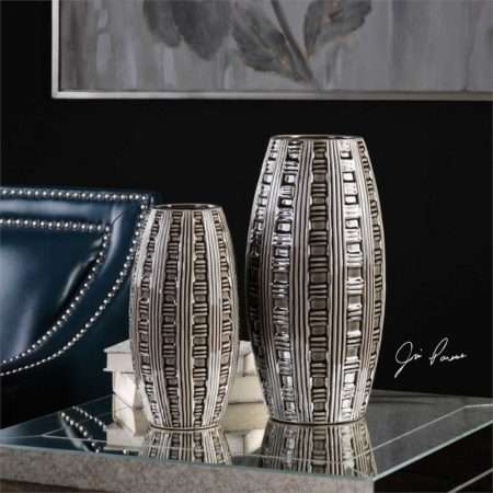 Aura, Vases, S/2