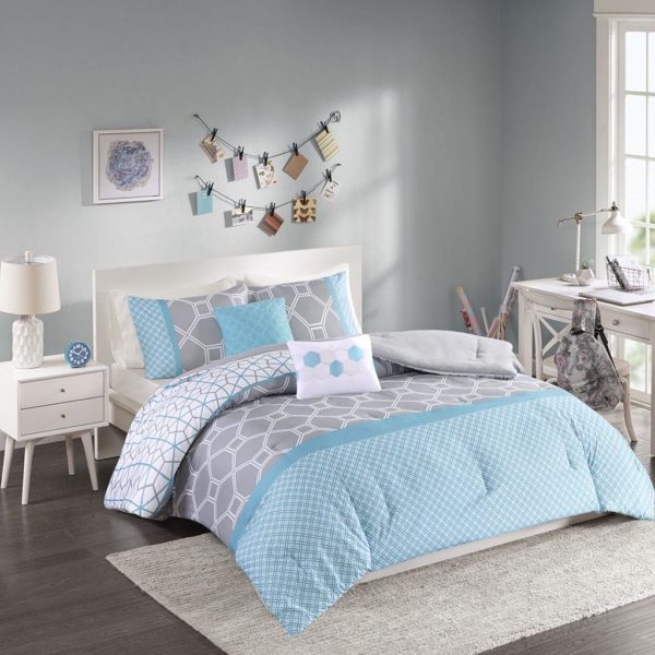 Clara Comforter Set