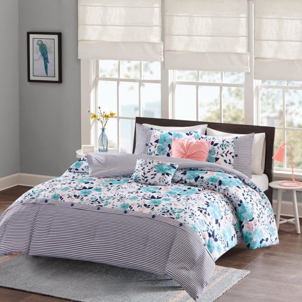 Delle Reversible Comforter Set