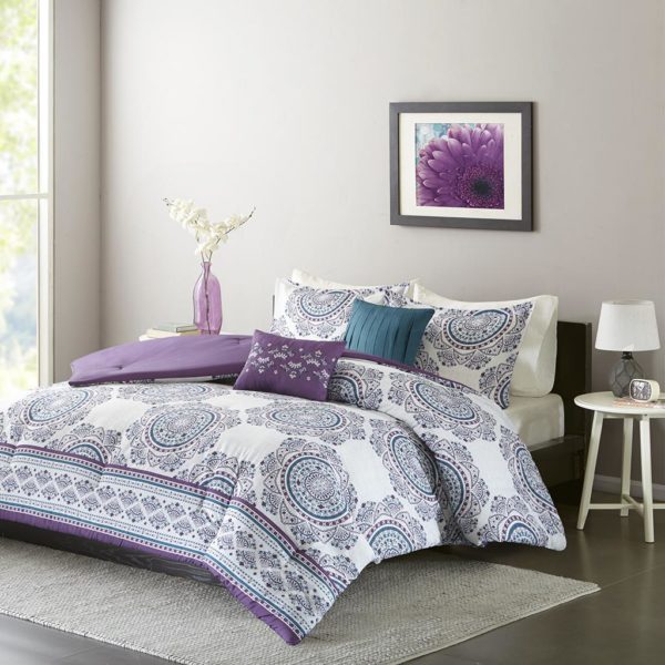 Anika Comforter Set