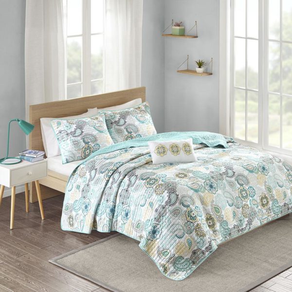 Tamil Reversible Coverlet Set