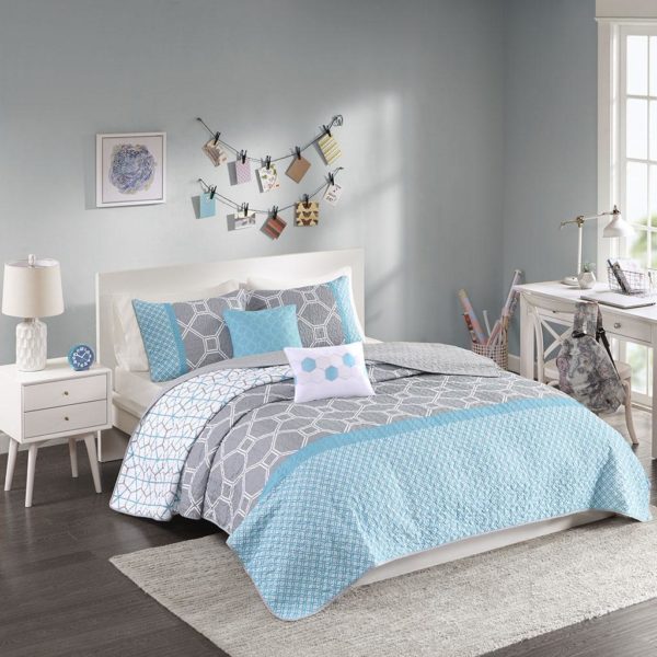 Clara Coverlet Set
