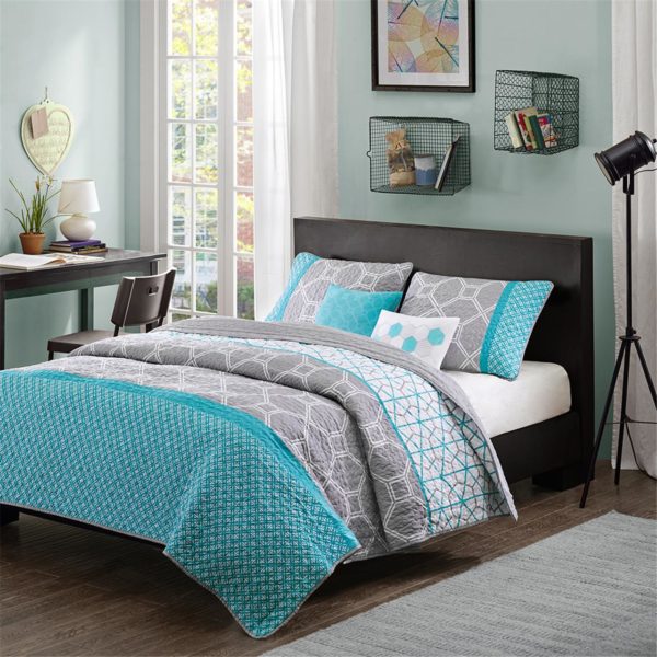 Clara Coverlet Set - Image 2