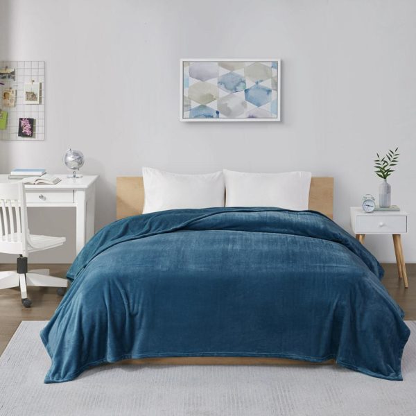 Microlight Plush Oversized Blanket - Image 4