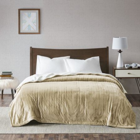Ultra Soft Plush Reverses To Berber Heated Blanket with Bonus Automatic Timer