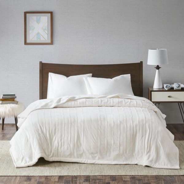 Ultra Soft Plush Reverses To Berber Heated Blanket with Bonus Automatic Timer - Image 2