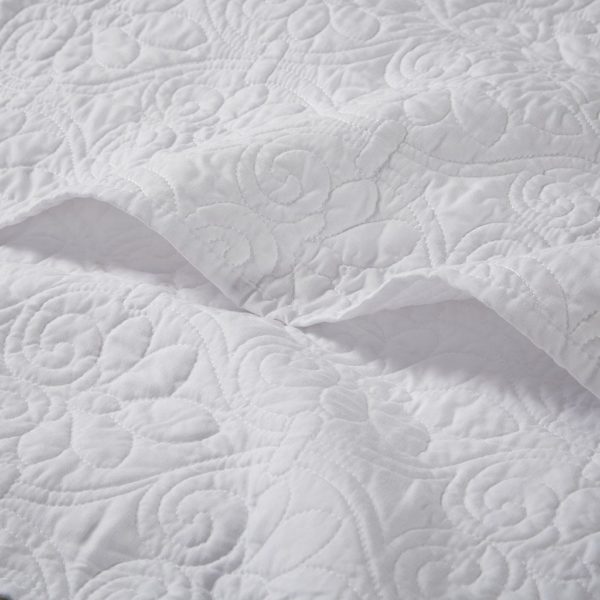 Quebec Oversized Quilted Throw - Image 3