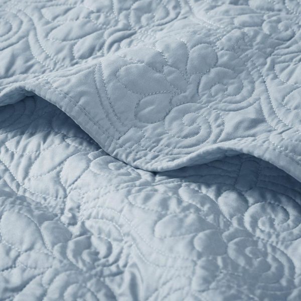 Quebec Oversized Quilted Throw - Image 5