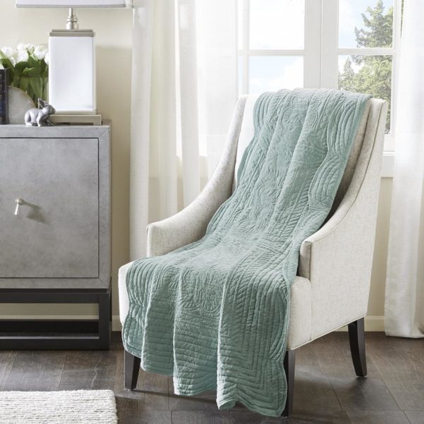 Tuscany Oversized Quilted Throw with Scalloped Edges - Image 3