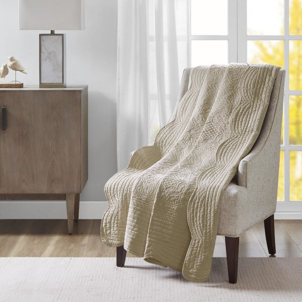 Tuscany Oversized Quilted Throw with Scalloped Edges - Image 4