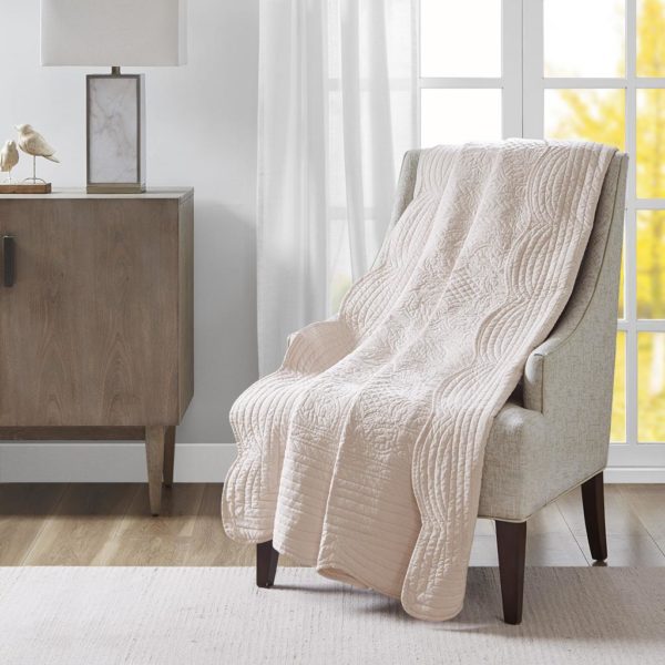 Tuscany Oversized Quilted Throw with Scalloped Edges - Image 5