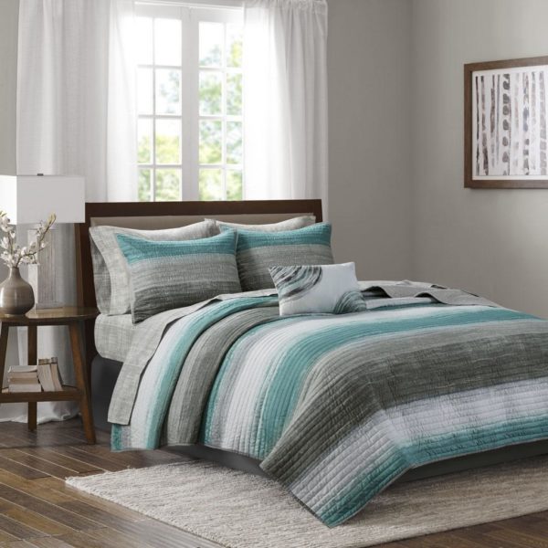 Saben Complete Reversible Coverlet and Cotton Sheet Set - Image 2
