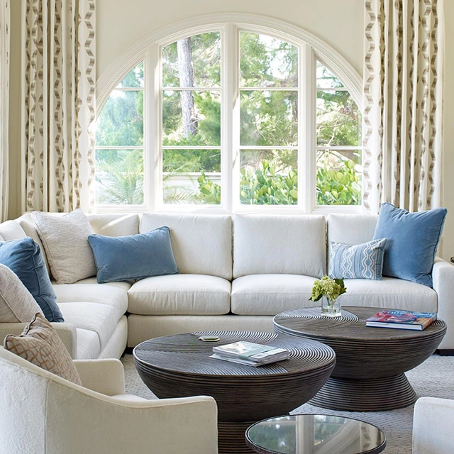 Living-are-big-window-with-beautiful-curtain